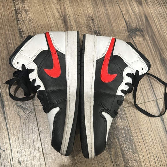 Nike - Picture 2 of 6